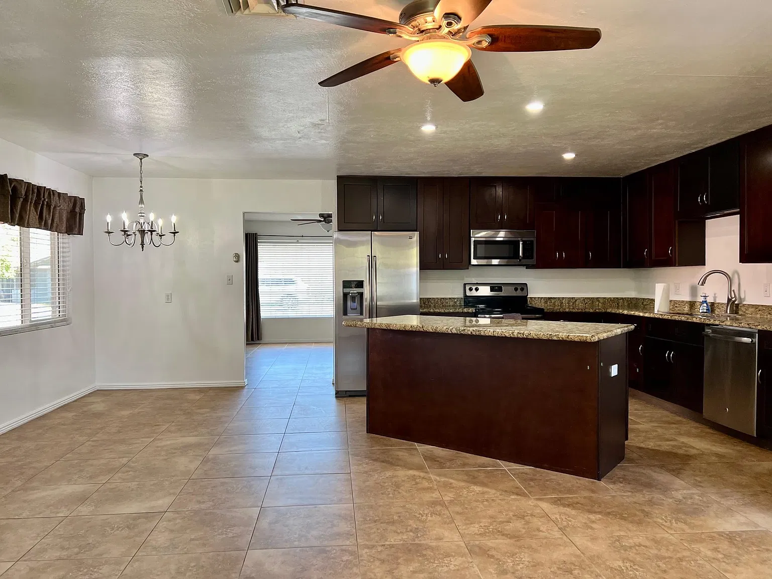 3 bed, 1500 sqft, $2,500 — Photo 2
