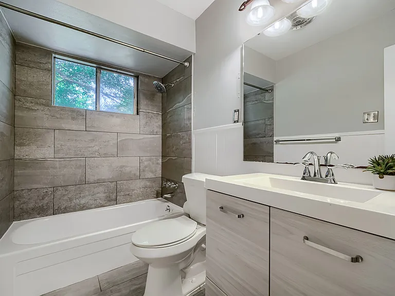 8308 Hathaway Dr — Photo 7