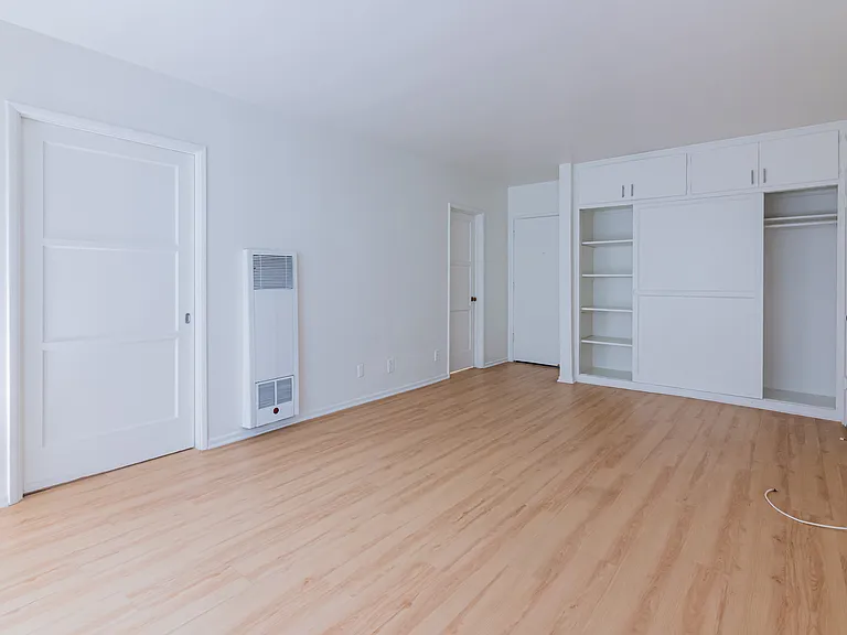 Gayley Manor Apartments — Photo 61