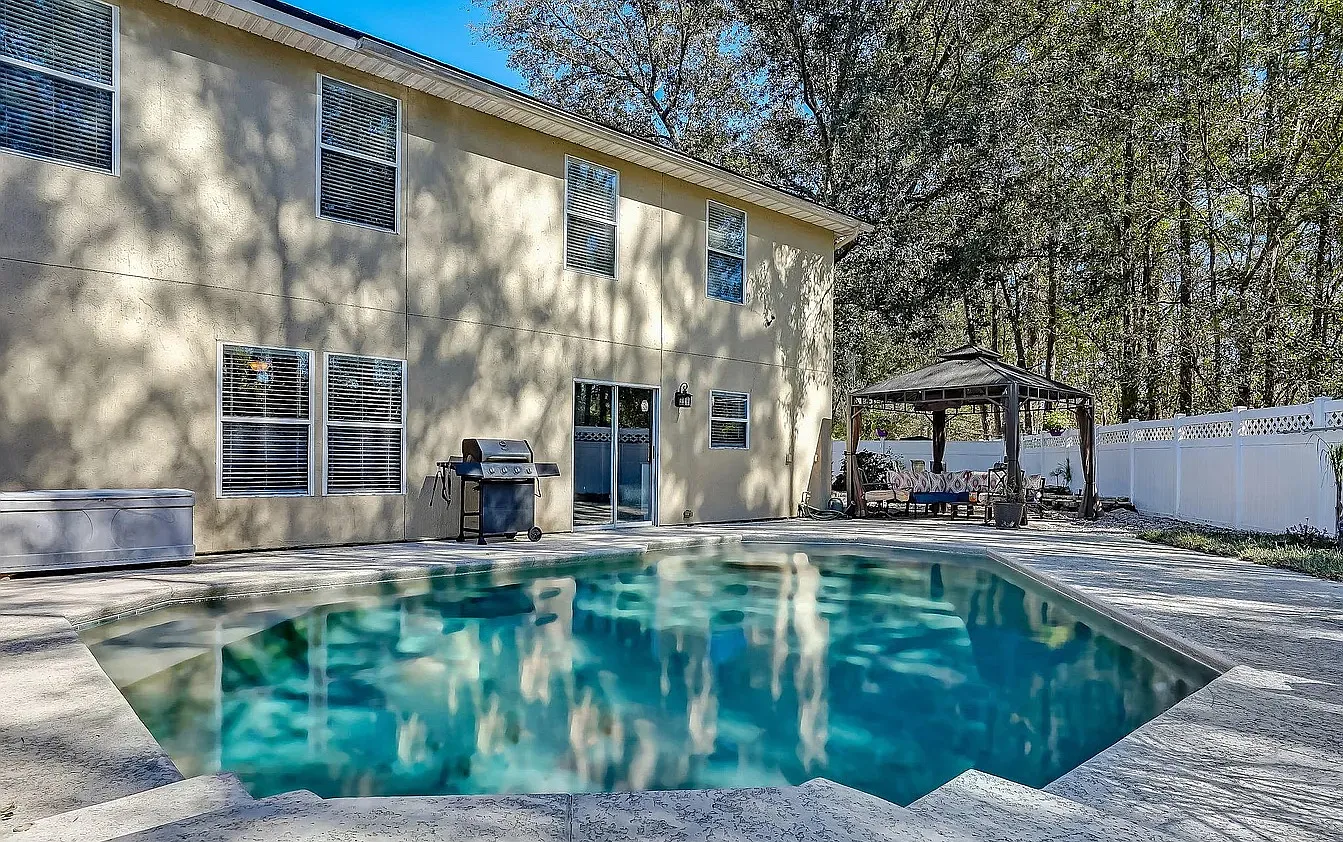 5 bed, 2249 sqft, $3,200 — Photo 2