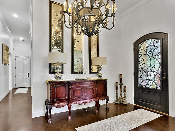 4th image of 3201 Lantana Ln