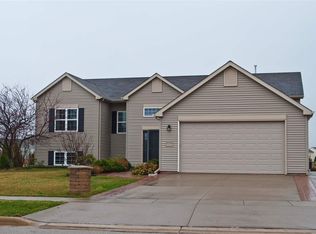 240 Brookstone Dr, Lake Mills, WI 53551