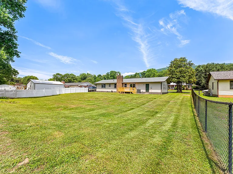 105 Meadowlark Dr — Photo 33