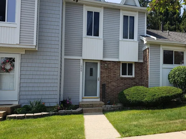 1969 Lac Du Mont Dr, Haslett, MI 48840