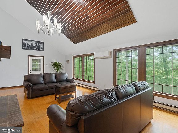 4th image of 265 Slate Ln