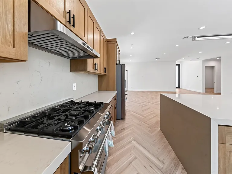 8018 Shadyglade Ave — Photo 24