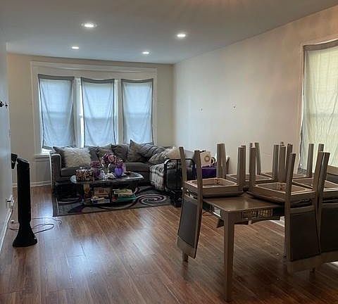 3rd image of 6610 S Seeley Ave
