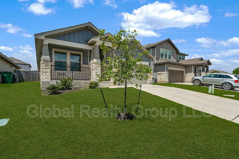 3 bed, 2.0 bath, 1993 sqft, $2,025 — Photo 3
