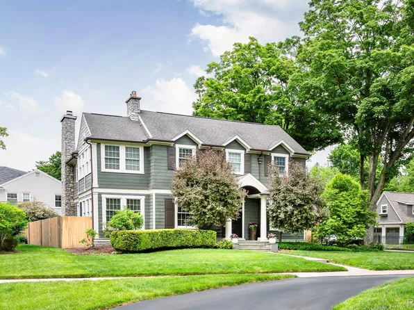 579 Chesterfield Ave, Birmingham, MI 48009