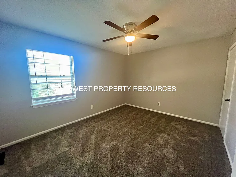 Stunning 2 Story townhome w/ outdoor Maintenance provided — Photo 8