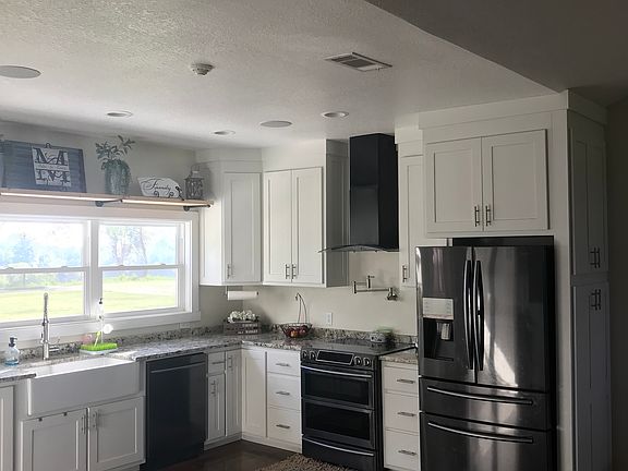 Kitchen (Double oven Stove) 