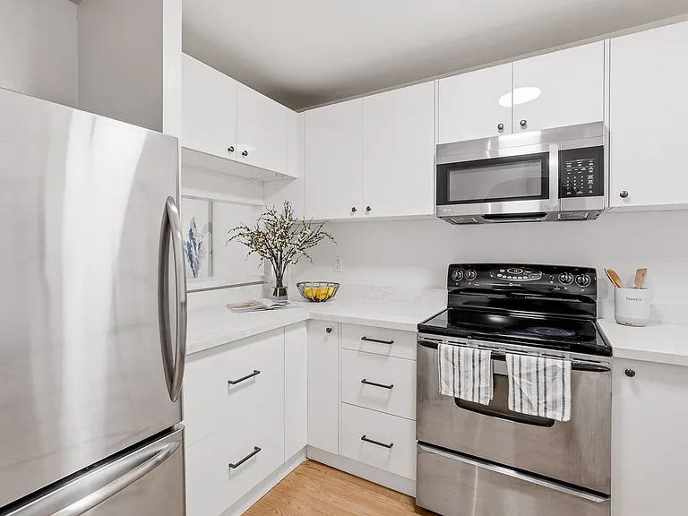 320 Peninsula Ave #316 — Photo 8