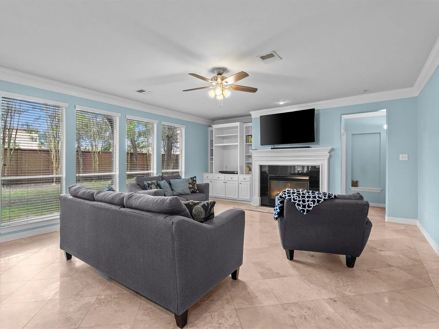 5 bed, 4.0 bath, 3384 sqft, $3,500 — Photo 4