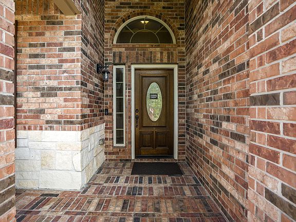 5th image of 170 Climbing Oaks Pl