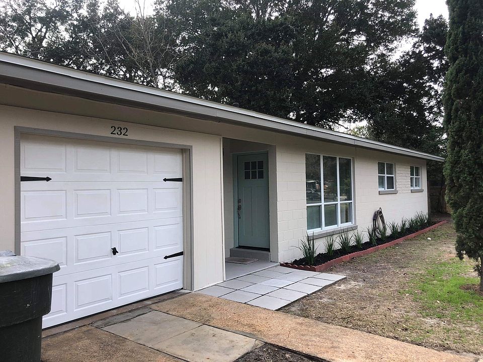 1st image of 232 Coral Dr SW