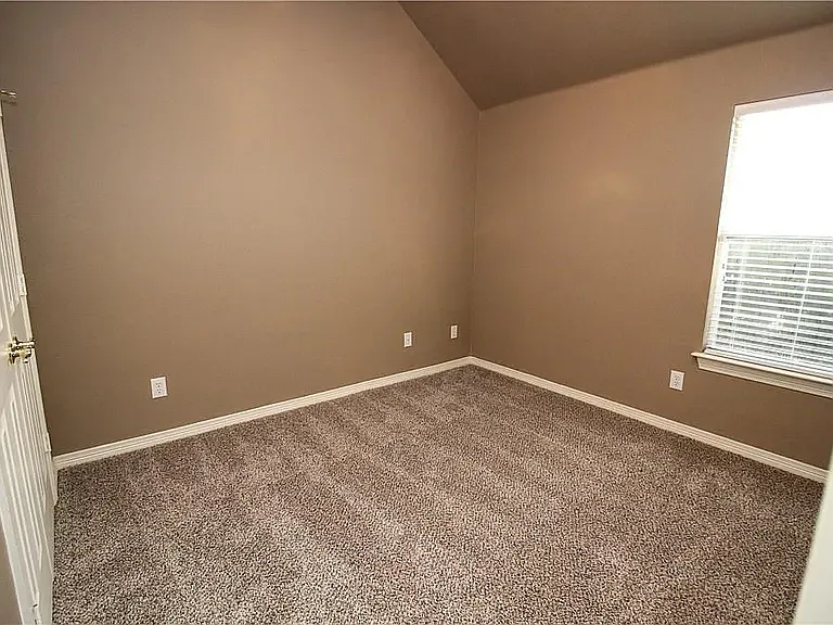 11902 Cobblestone Dr — Photo 8