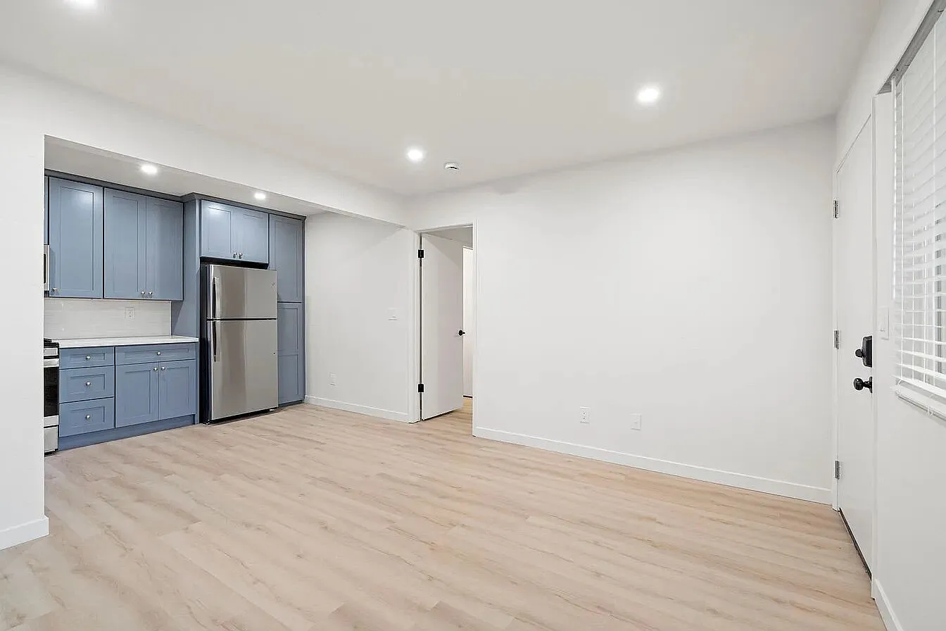 1 bed, 1.0 bath, 680 sqft, $1,949 — Photo 2