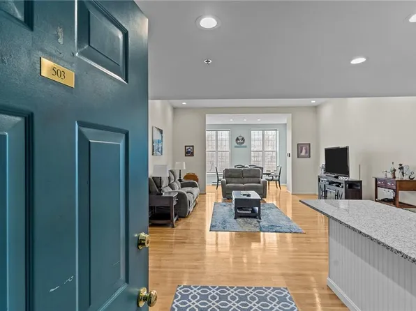 2 School St #503, Lincoln, RI 02865