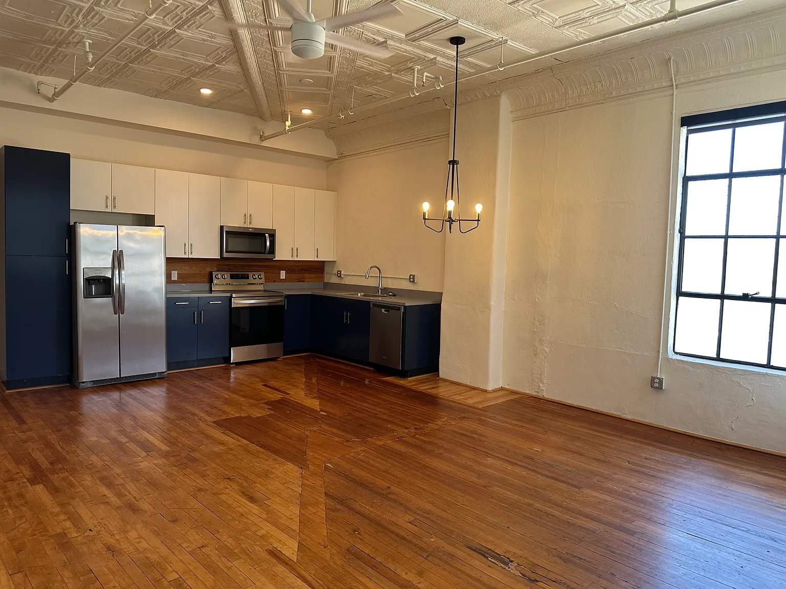 2 bed, 1196 sqft, $1,500 — Photo 2