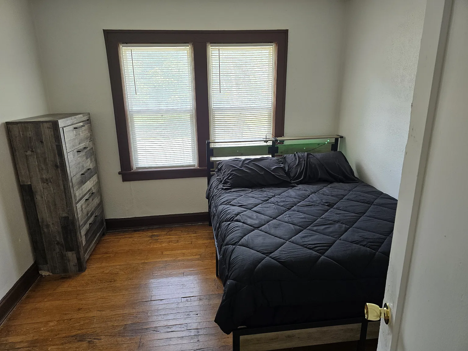 3 bed, $2,000 — Photo 3