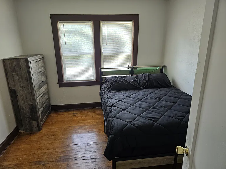 1415 E 75th St #1B — Photo 3