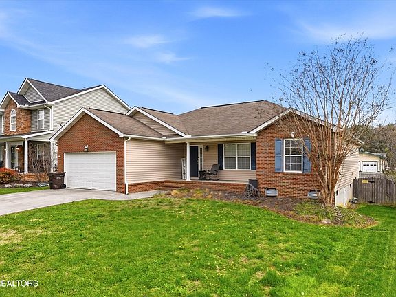 3rd image of 3330 Hunt Crest Rd