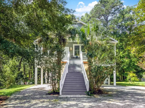 899 Claussen House Dr, Edisto Island, SC 29438