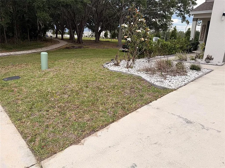 Red Blossom Ln — Photo 18
