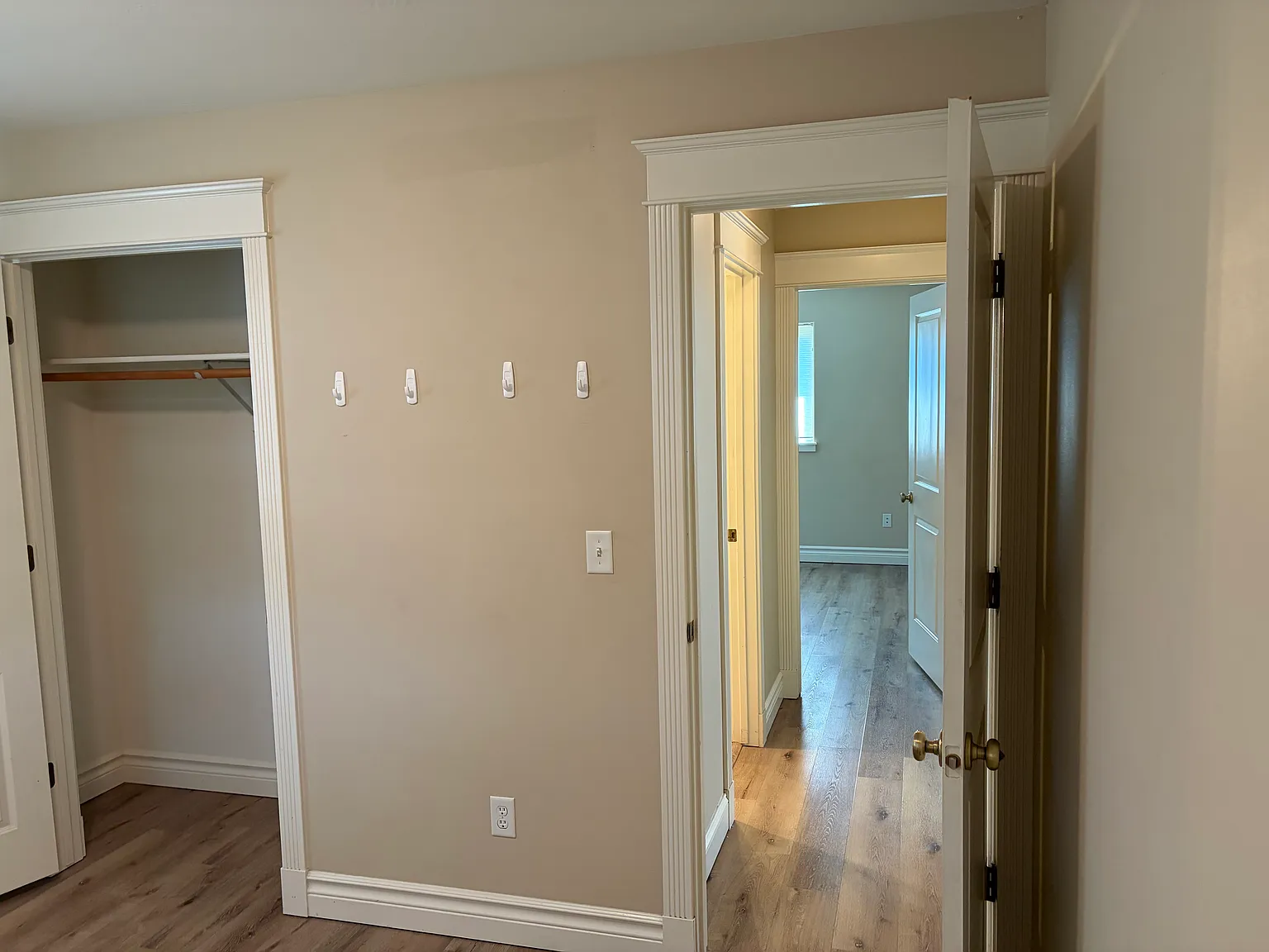2704 McCormick St — Photo 2