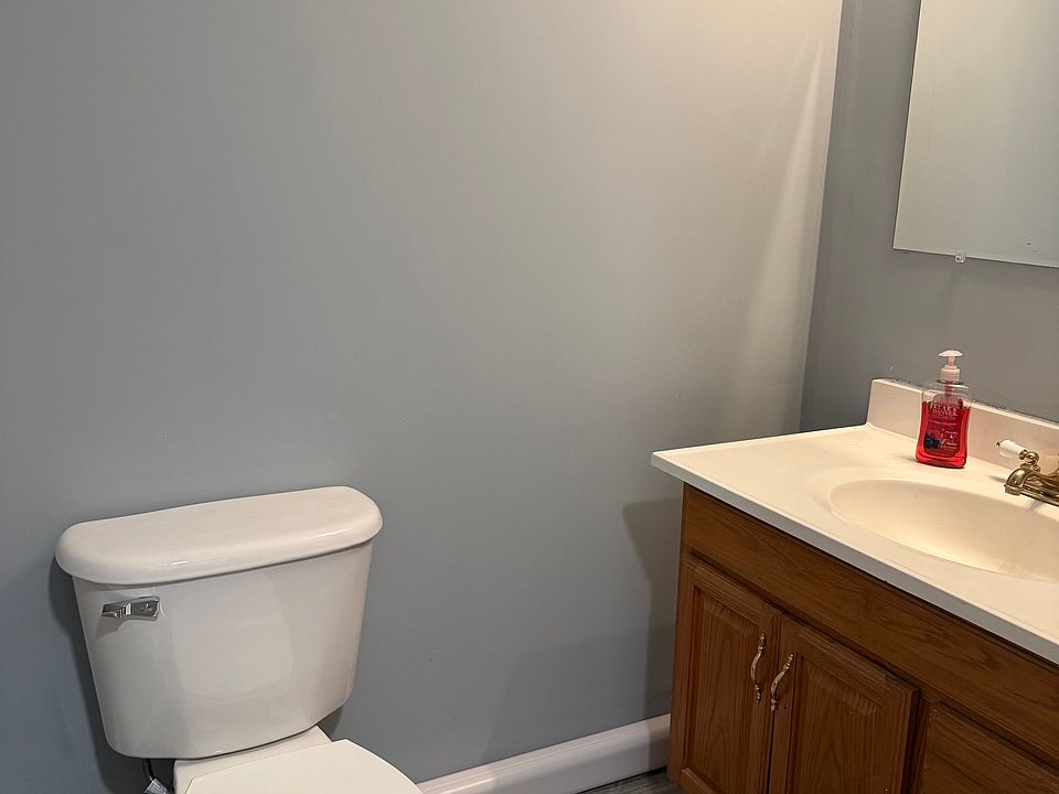 Spacious full bath