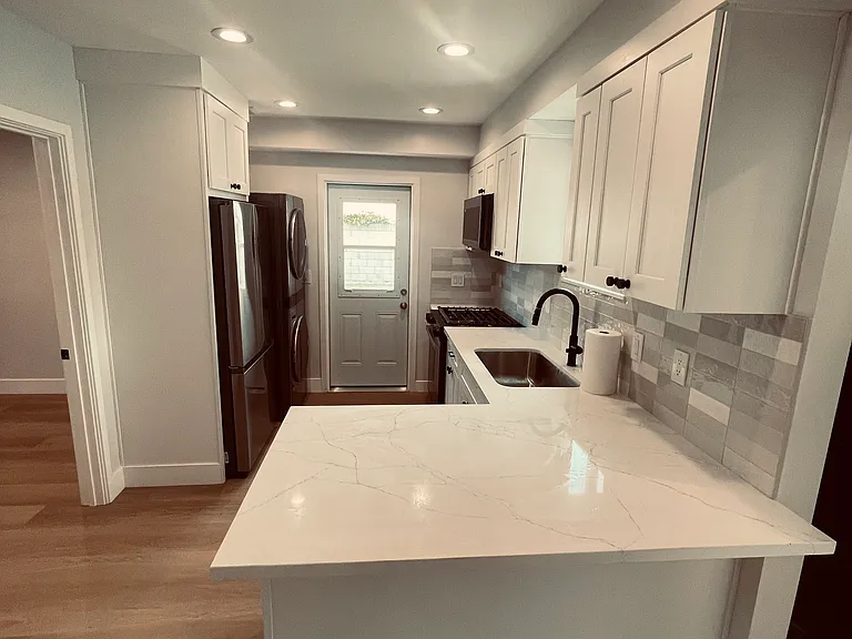 10620 La Reina Ave #A — Photo 8