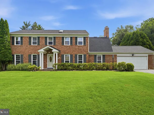 10313 Crown Point Ct, Potomac, MD 20854