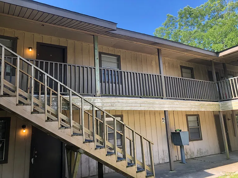 400 Live Oak Spacious 2 Bedroom Apartment with On-Site Laundry — Photo 9