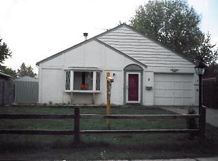 5 Afton Dr, Montgomery, IL 60538