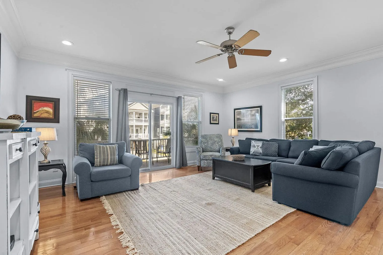 4 bed, 4.0 bath, 2249 sqft, $9,522 — Photo 2
