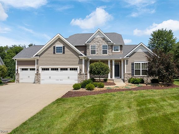 3rd image of 3901 Creekside Dr