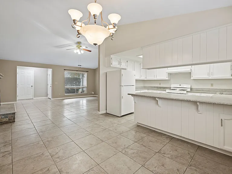 1812 W Wren Dr — Photo 8
