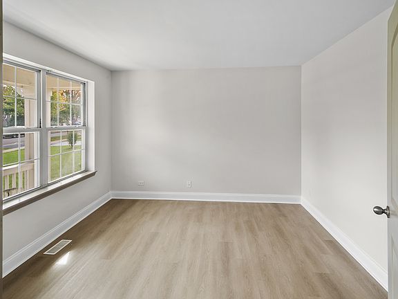 3rd image of 1497 Hearthstone Ln