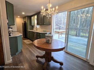 237 Mohican Rd, Canadensis, PA 18325