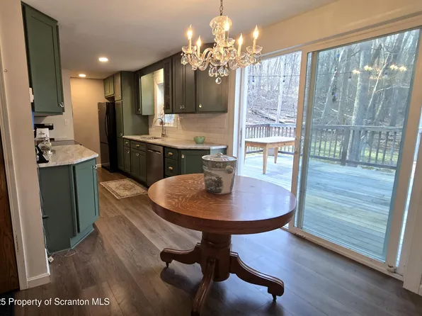 237 Mohican Rd, Canadensis, PA 18325