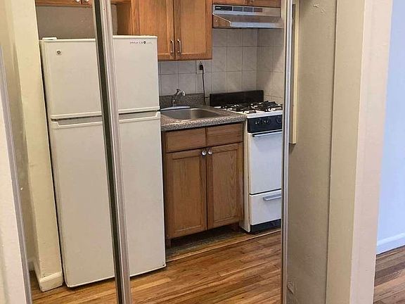 5th image of 424 W 57th St #21B