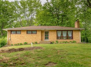 5887 Woodward Dr, Akron, OH 44319