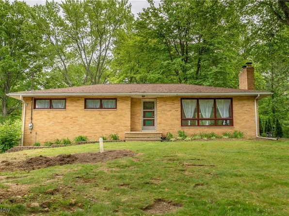 5887 Woodward Dr, Akron, OH 44319