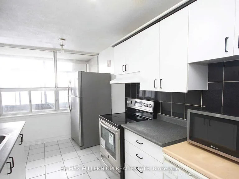 15 Kensington Rd #1512 — Photo 7