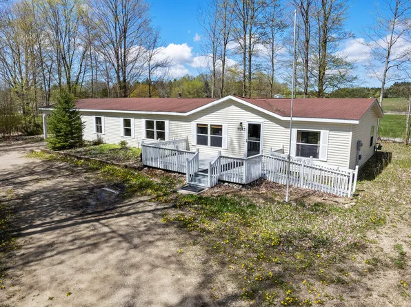 9543 Lake St, Ellsworth, MI 49729