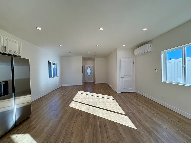 16712 Tuba St — Photo 7