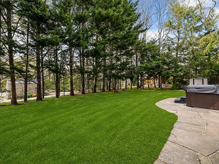 49 Beach Ave — Photo 41