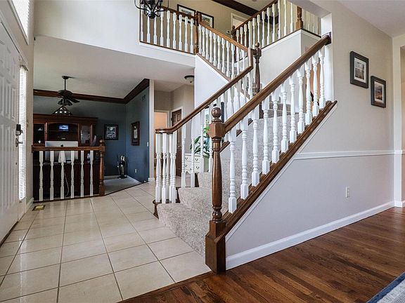 5th image of 319 Berry Bush Ct
