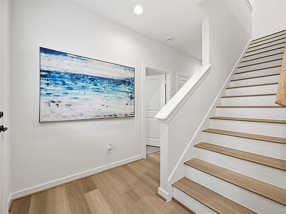4th image of 17 Fulton Row Ln