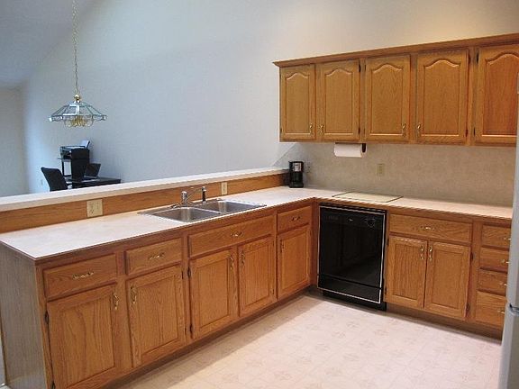 Kitchen with DW